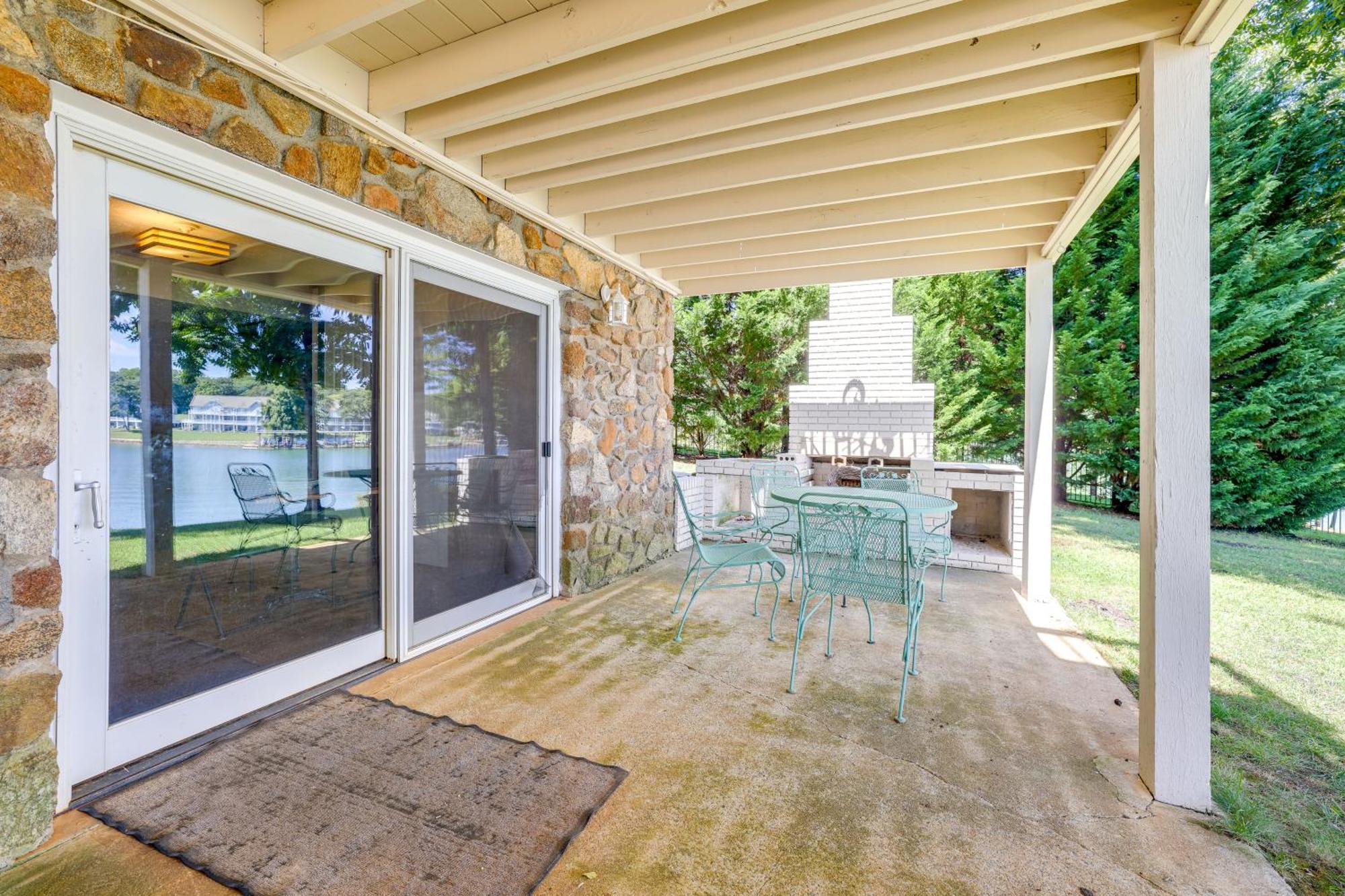 Smith Mountain Lake Retreat With Private Beach! Huddleston Buitenkant foto
