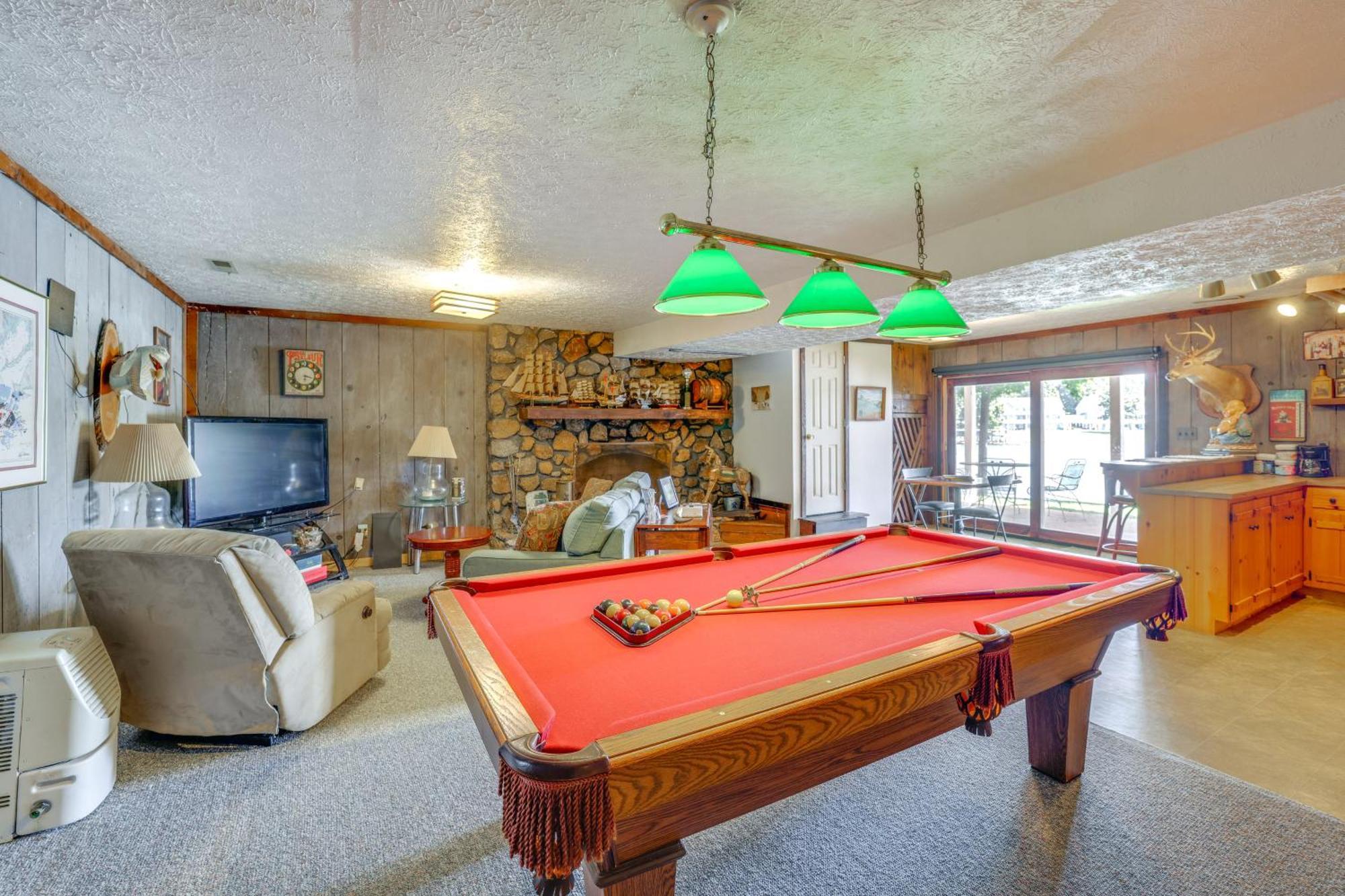 Smith Mountain Lake Retreat With Private Beach! Huddleston Buitenkant foto
