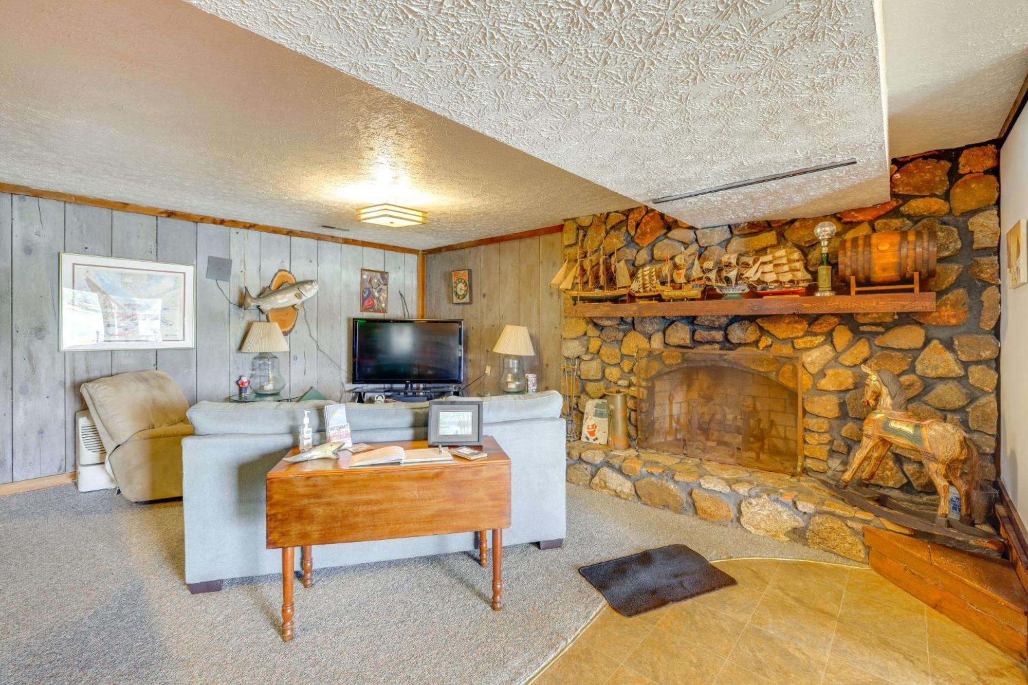 Smith Mountain Lake Retreat With Private Beach! Huddleston Buitenkant foto